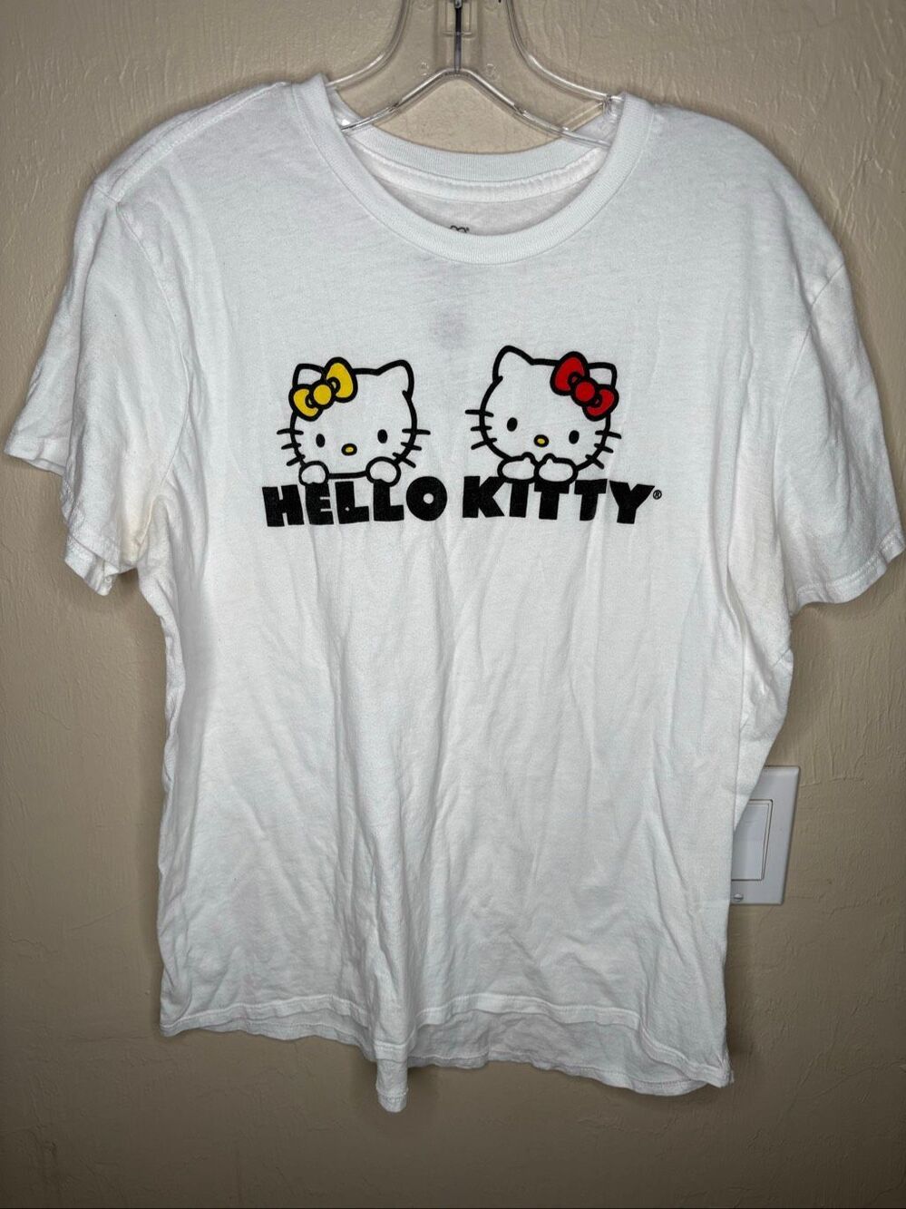 Sanrio Hello Kitty Graphic T-Shirt White Short Sleeve Tee Women's Medium-125